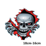 Sticker Tete De Mort Sortant Dun Trou 13x17cm