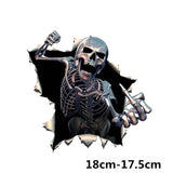 Sticker Tete De Mort Sortant Dun Trou 13x17cm