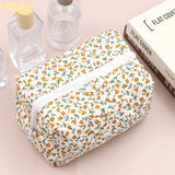 In Stock Wholesale Spring Super Large Capacity Fashion Floral Travel Simple Wash Cosmetic Storage Bag