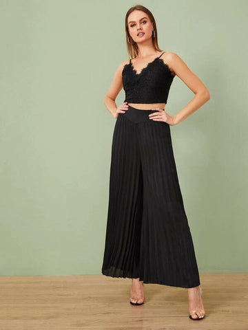 Pleated wide-leg pants