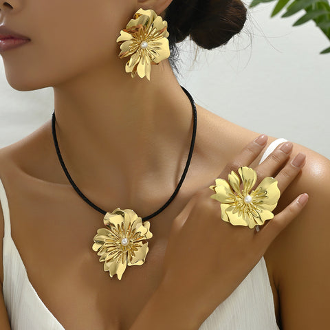 Retro Simple Flower Earrings And Necklace Set