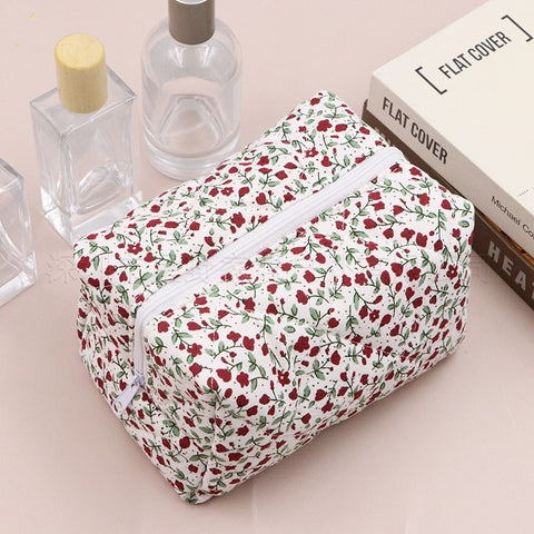 In Stock Wholesale Spring Super Large Capacity Fashion Floral Travel Simple Wash Cosmetic Storage Bag