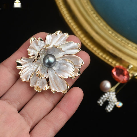 Pearl Brooch High-end Simple Vintage Corsage Pin Pearl Ornament