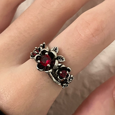 Women's Fashion Retro Red Zircon Ring